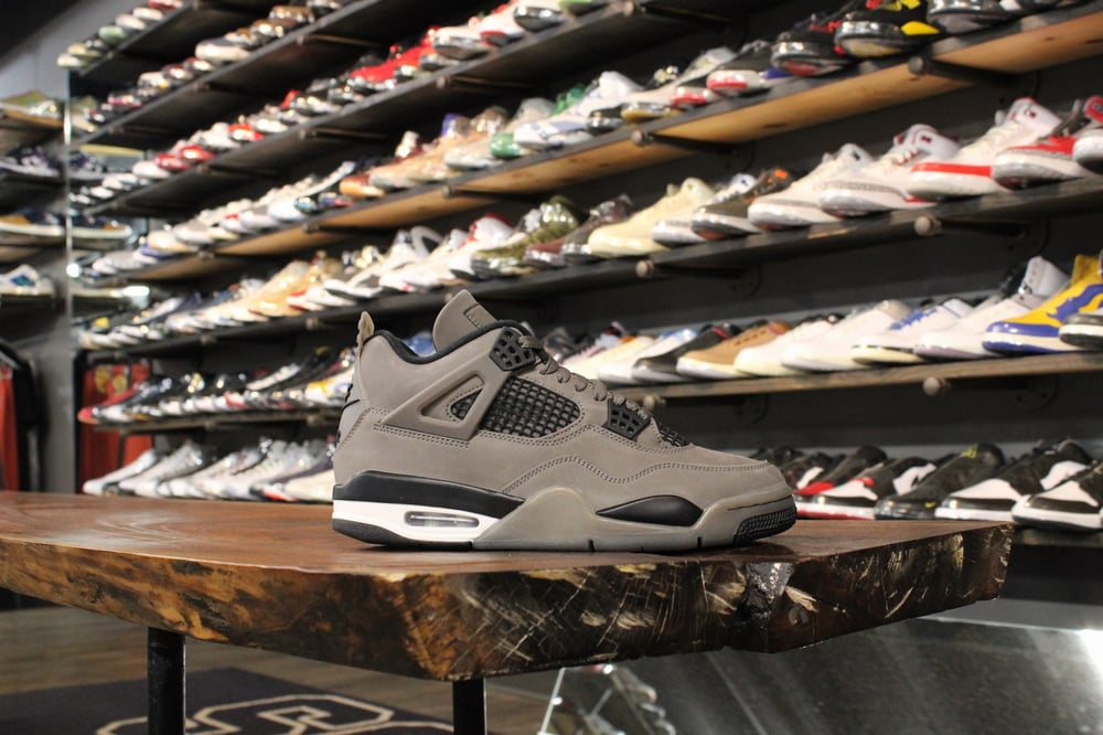 Air Jordan IV (4) RETRO "CAVE STONE"