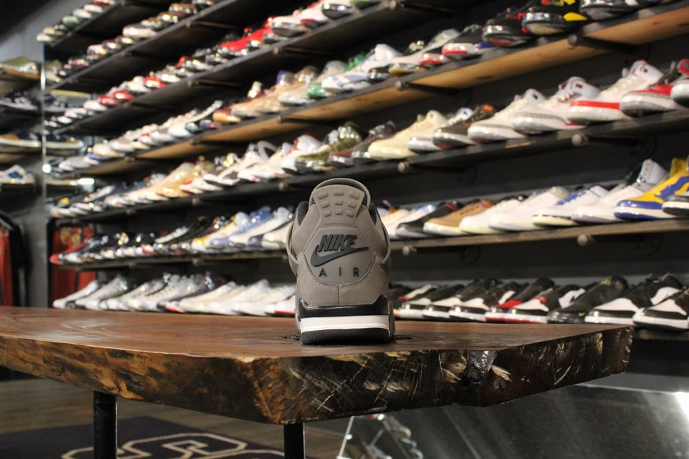 Air Jordan IV (4) RETRO "CAVE STONE"