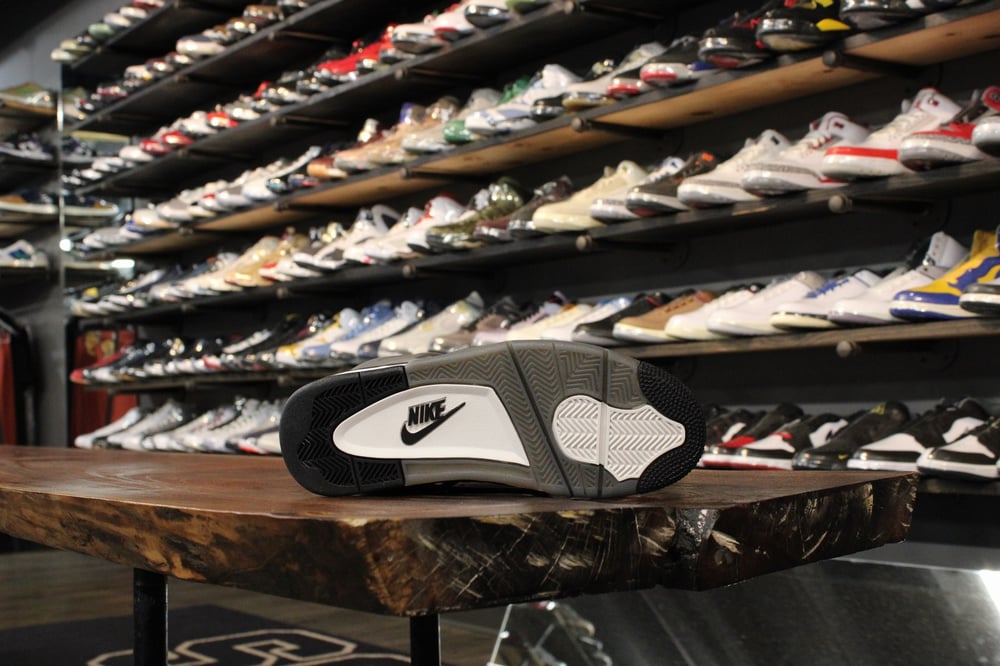 Air Jordan IV (4) RETRO "CAVE STONE"