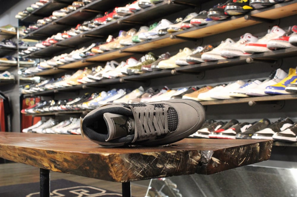 Air Jordan IV (4) RETRO "CAVE STONE"