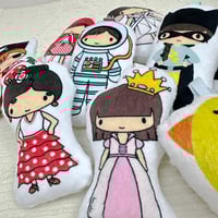 Image 11 of Sonajero Bebé personajes – Muñeco Suave con Personajes Ilustrados