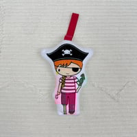 Image 8 of Sonajero Bebé personajes – Muñeco Suave con Personajes Ilustrados