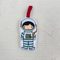 Image 9 of Sonajero Bebé personajes – Muñeco Suave con Personajes Ilustrados