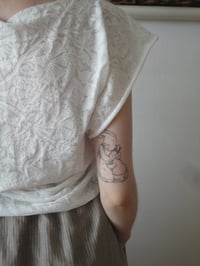 Image 3 of floral cotton-silk jersey TOP // sleeveless, raw cut