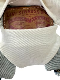 Image 2 of Labubu en denim Levi's 
