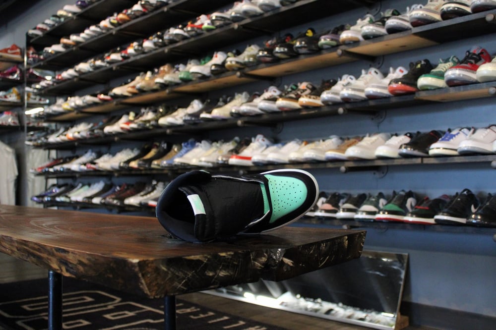 Air Jordan I (1) High OG "Green Glow"