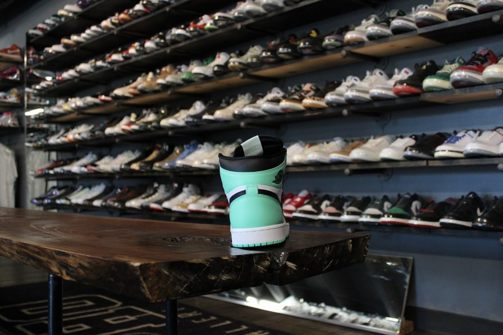 Air Jordan I (1) High OG "Green Glow"