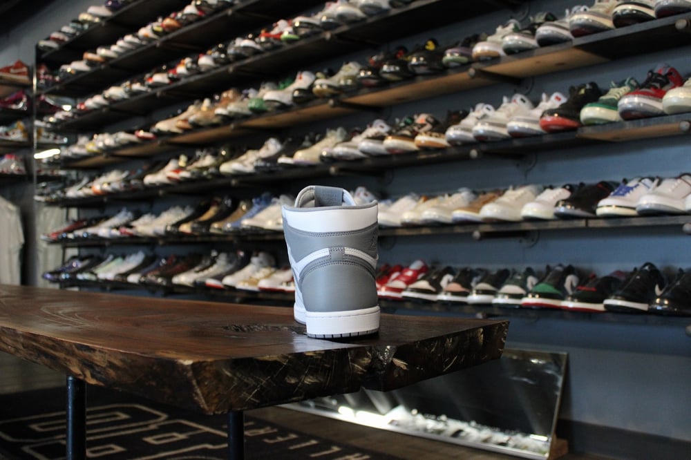 Air Jordan I (1) High OG "STEALTH GREY"