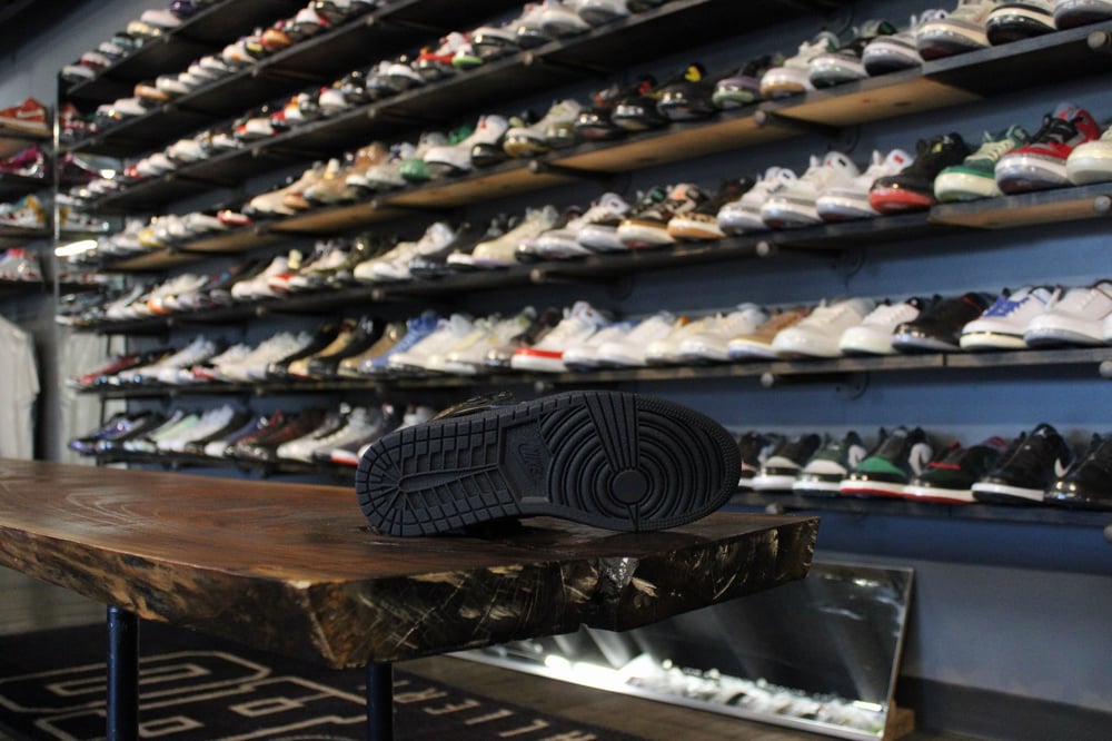 Air Jordan I (1) High OG "Black/Metallic Gold"