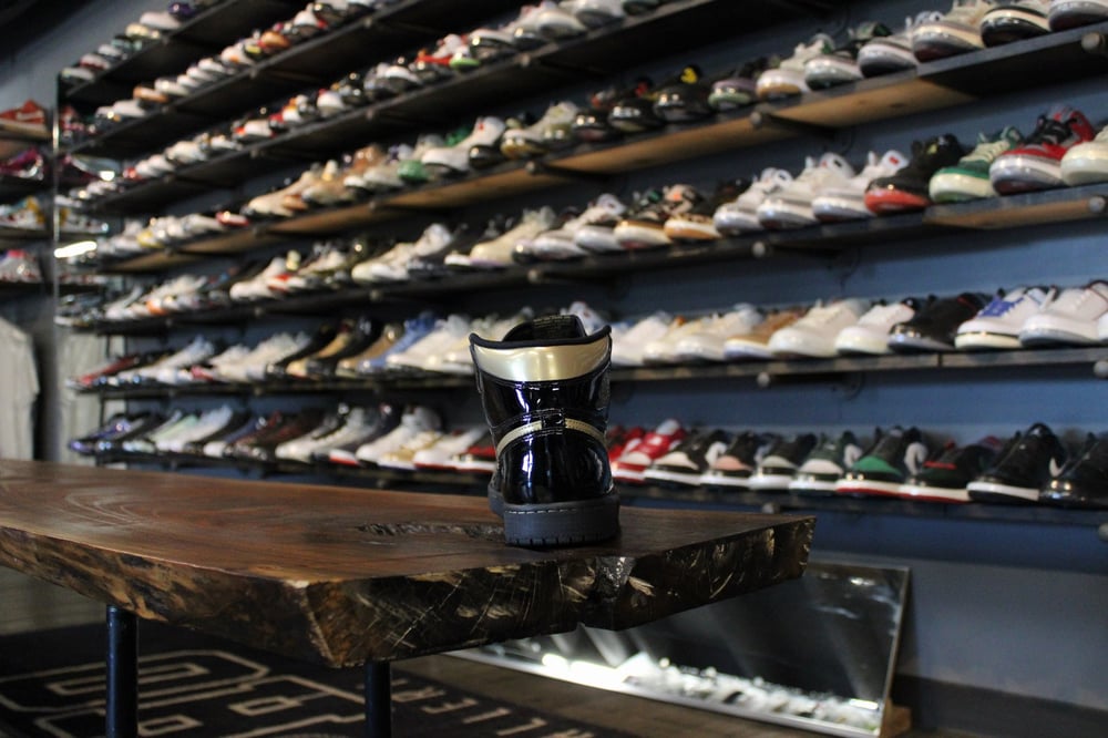 Air Jordan I (1) High OG "Black/Metallic Gold"