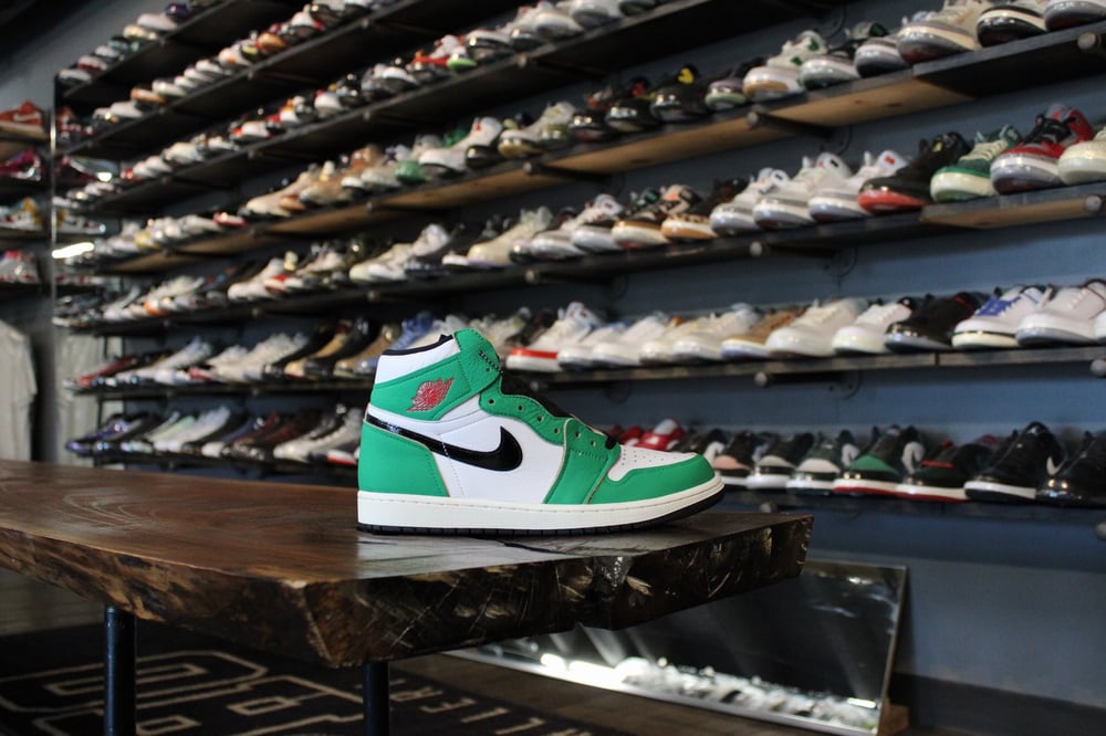 Air Jordan I (1) High OG "LUCKY GREEN" WMNS