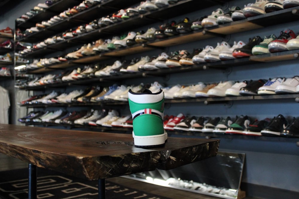 Air Jordan I (1) High OG "LUCKY GREEN" WMNS