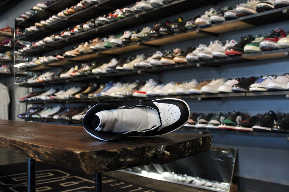 Air Jordan I (1) High OG "BLACK/WHITE"