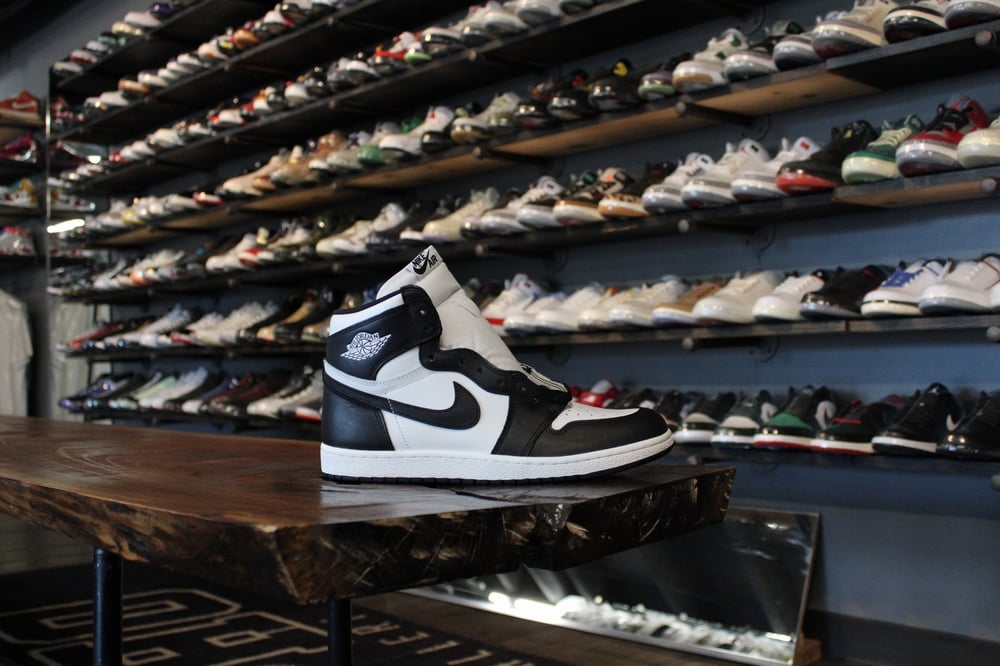 Air Jordan I (1) High OG "BLACK/WHITE"