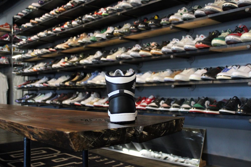 Air Jordan I (1) High OG "BLACK/WHITE"