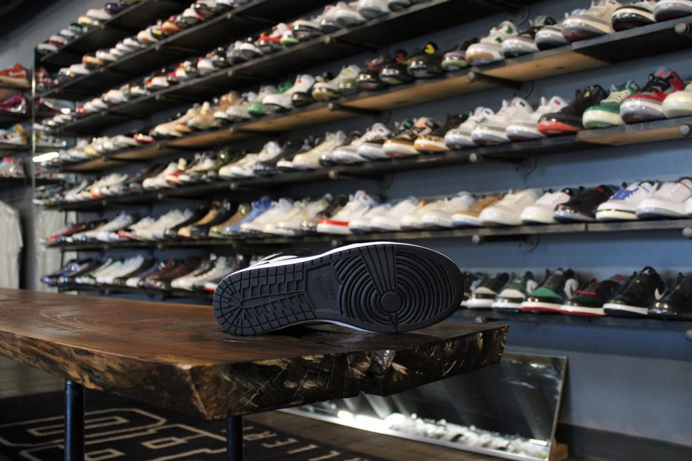 Air Jordan I (1) High OG "BLACK/WHITE"