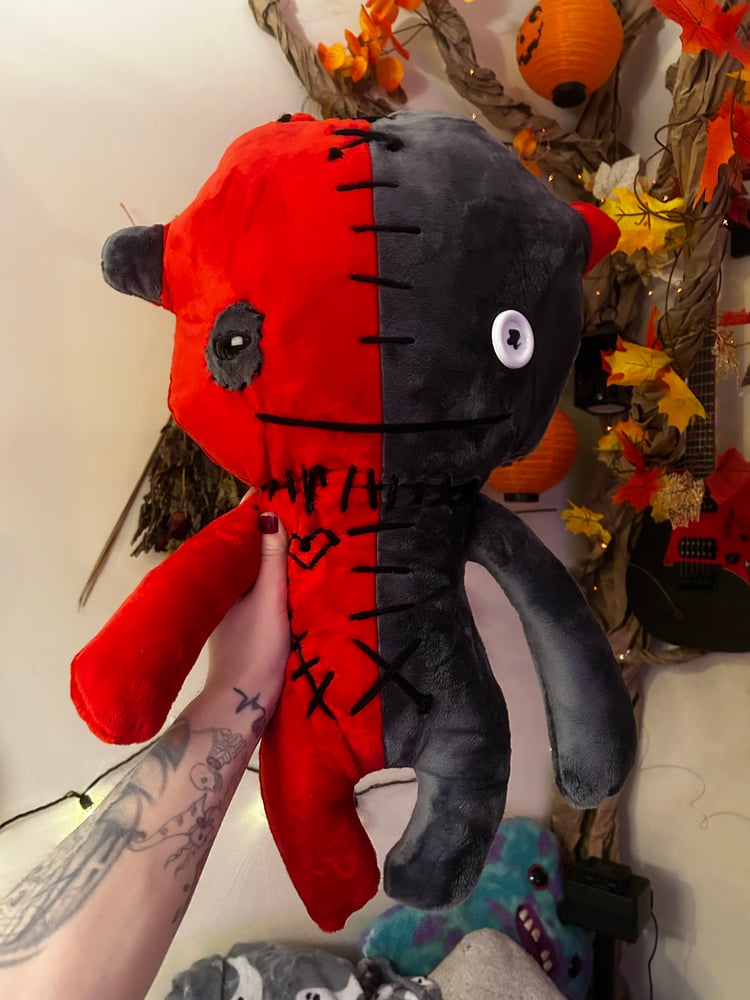 Image of Button Gibbie