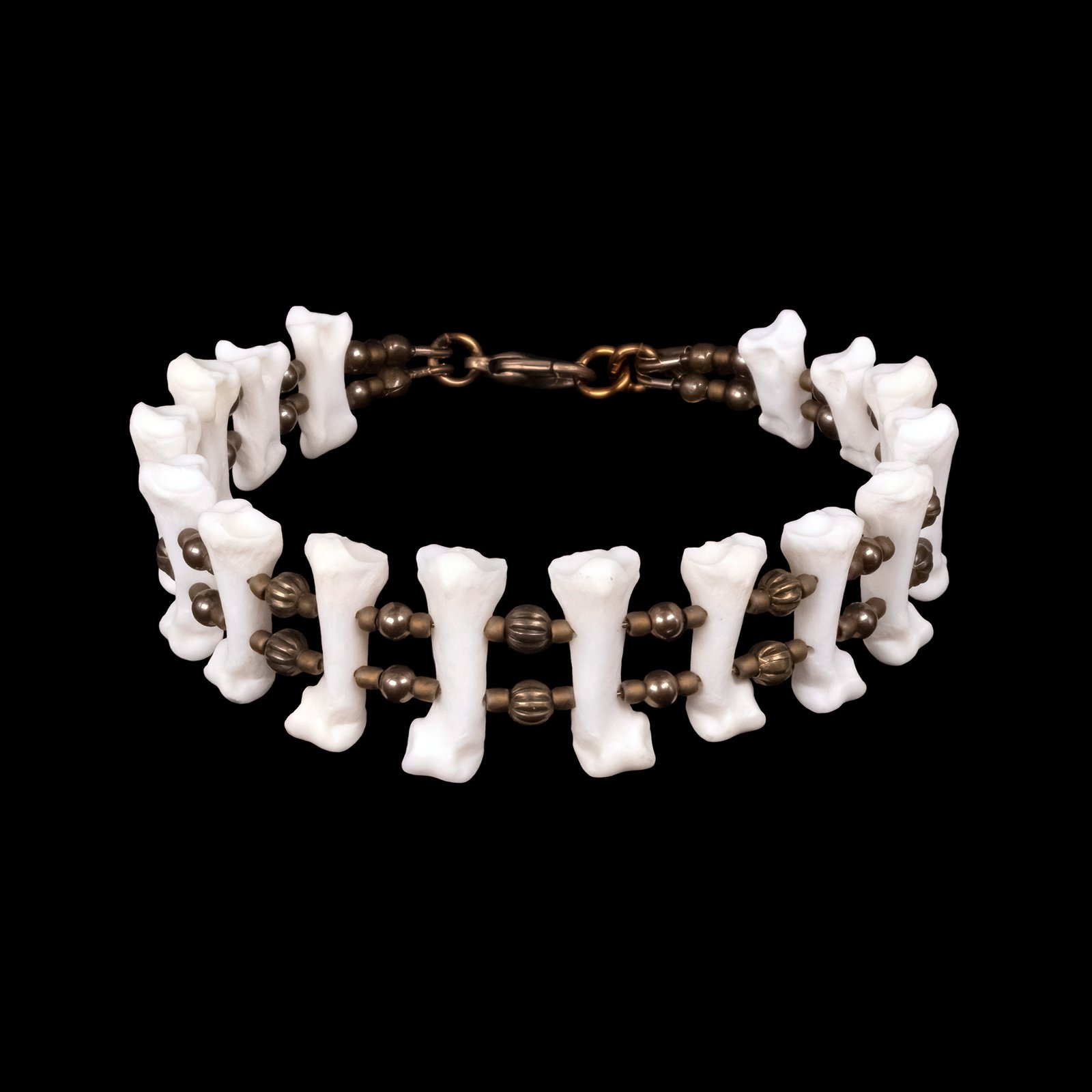 COBRA Bone Beads 1連 Toe-Bone-Bracelet-Lexi-03.jpg?