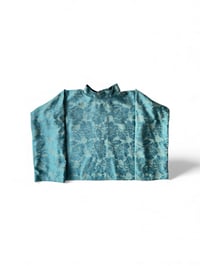 Image 2 of Kimono turquoise à motif floral 