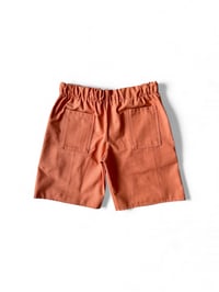 Image 2 of Short en denim rose saumon avec pli 