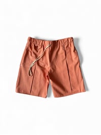 Image 1 of Short en denim rose saumon avec pli 