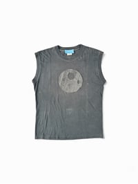 Image 1 of T-shirt en coton noir/gris sans manche avec lune noir denim et strass 