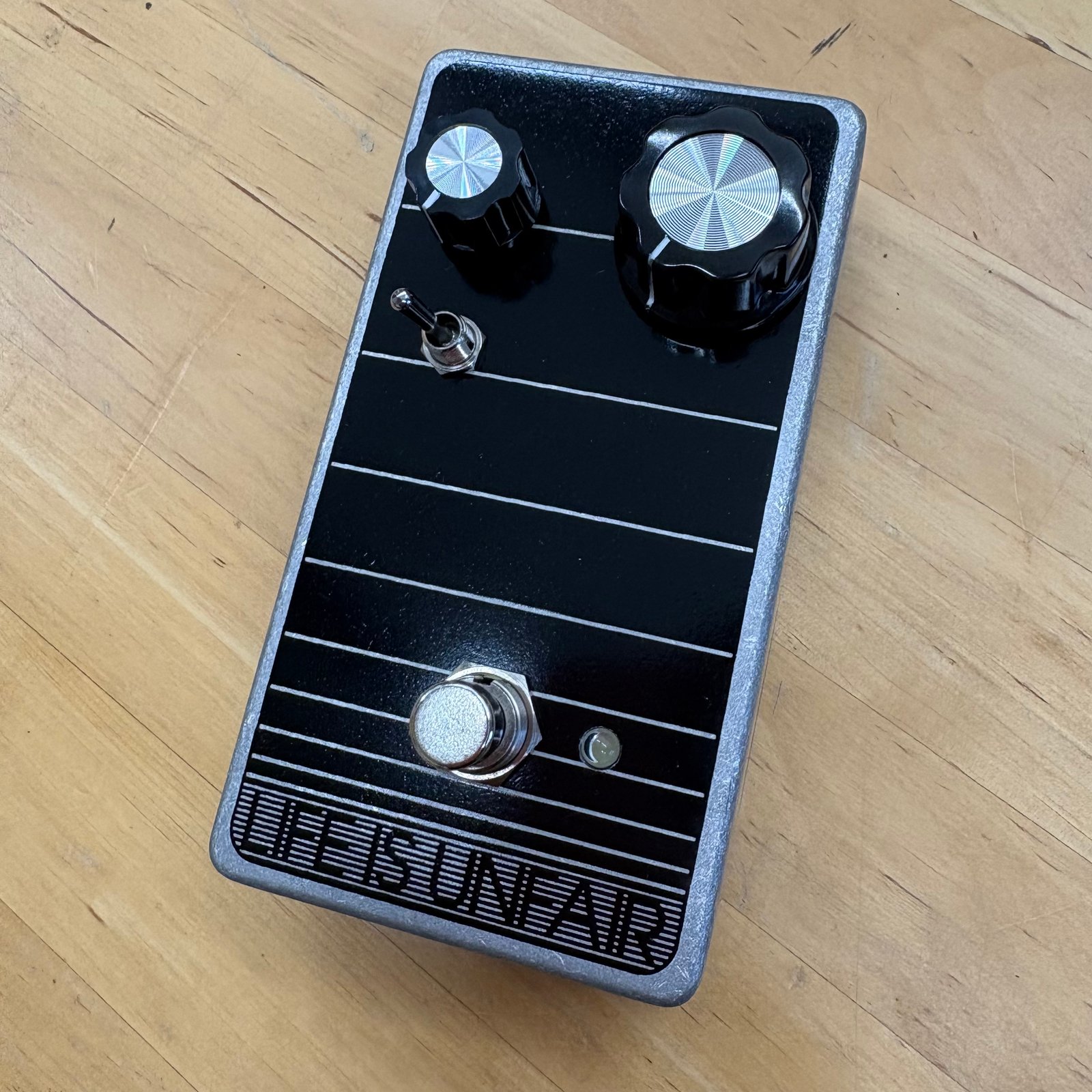 Pale Spectre V2 - Tremolo/Boost/Heterodyne Modulator | LIFE IS