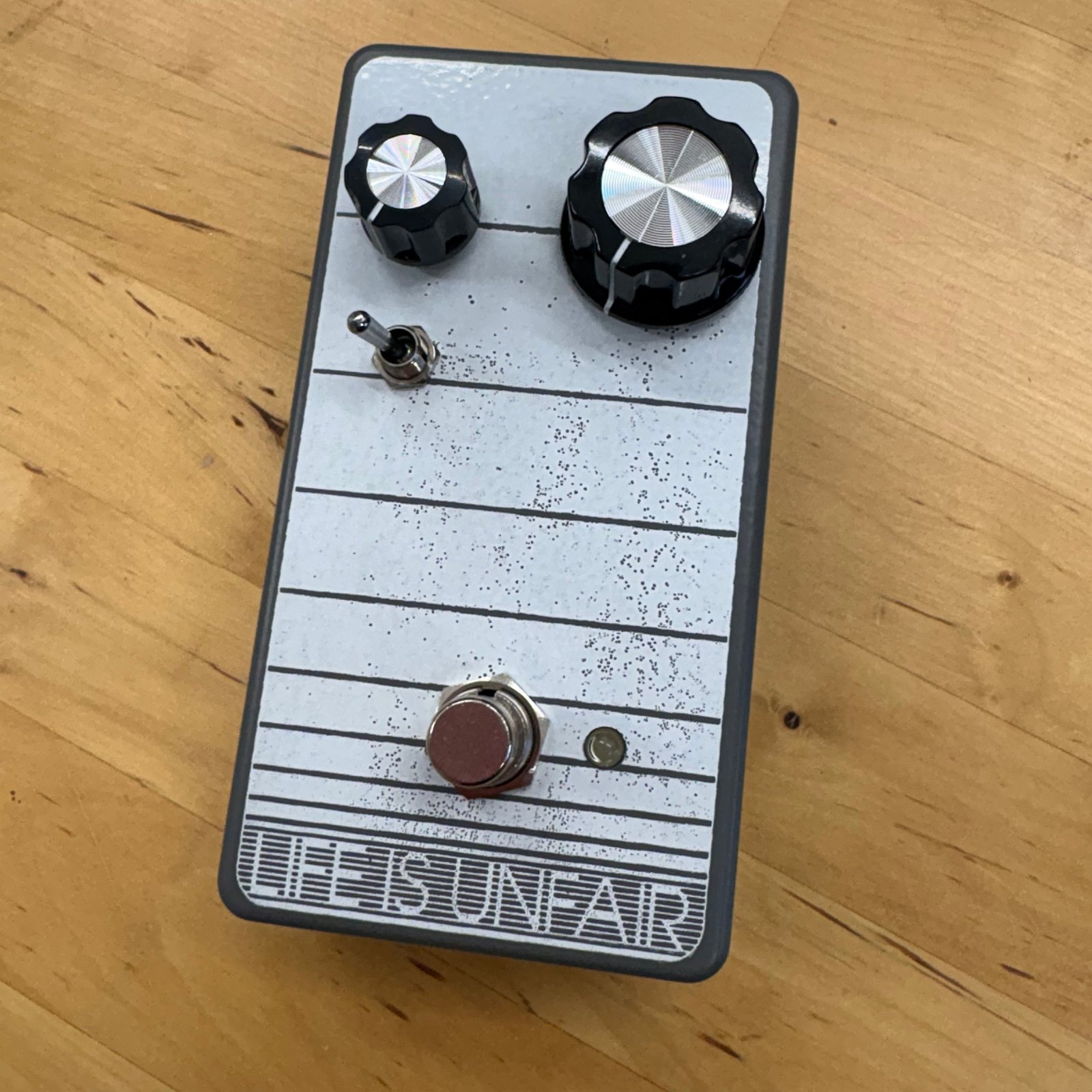 Pale Spectre V2 - Tremolo/Boost/Heterodyne Modulator | LIFE IS