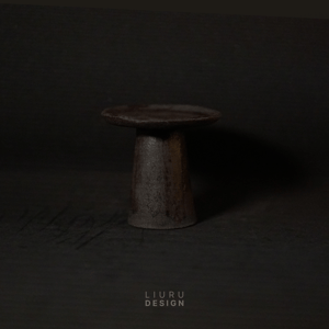 Image of Noircies - Ceramic Pedestal Stand