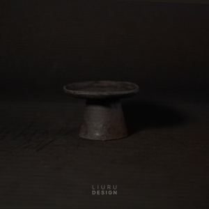 Image of Noircies - Ceramic Pedestal Stand