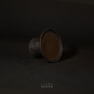 Image of Noircies - Ceramic Pedestal Stand