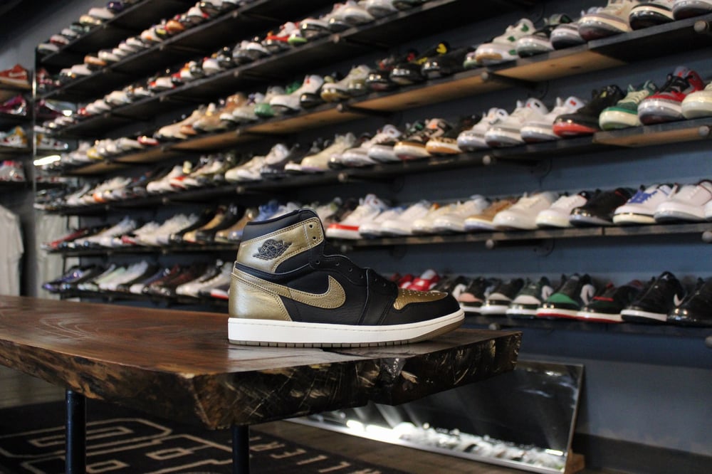 Air Jordan I (1) High OG "Gold Medal"