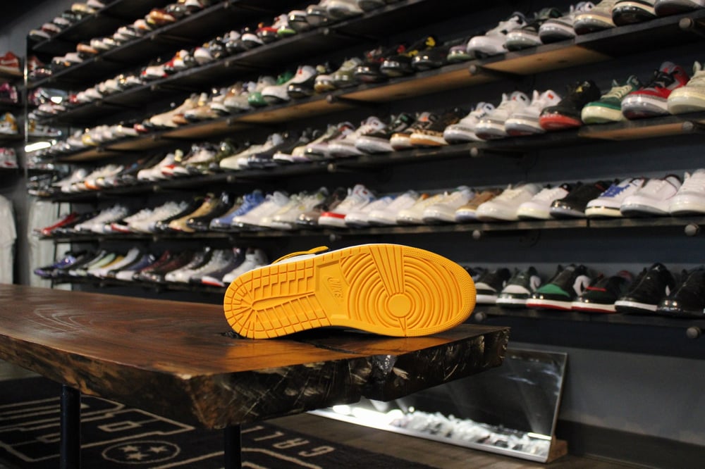 Air Jordan I (1) High OG "Taxi"