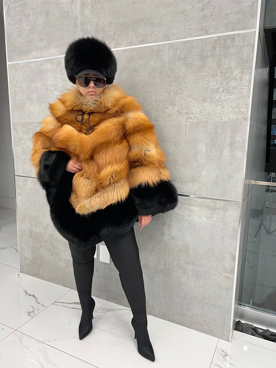 Fox Fur Poncho / istylebysonia