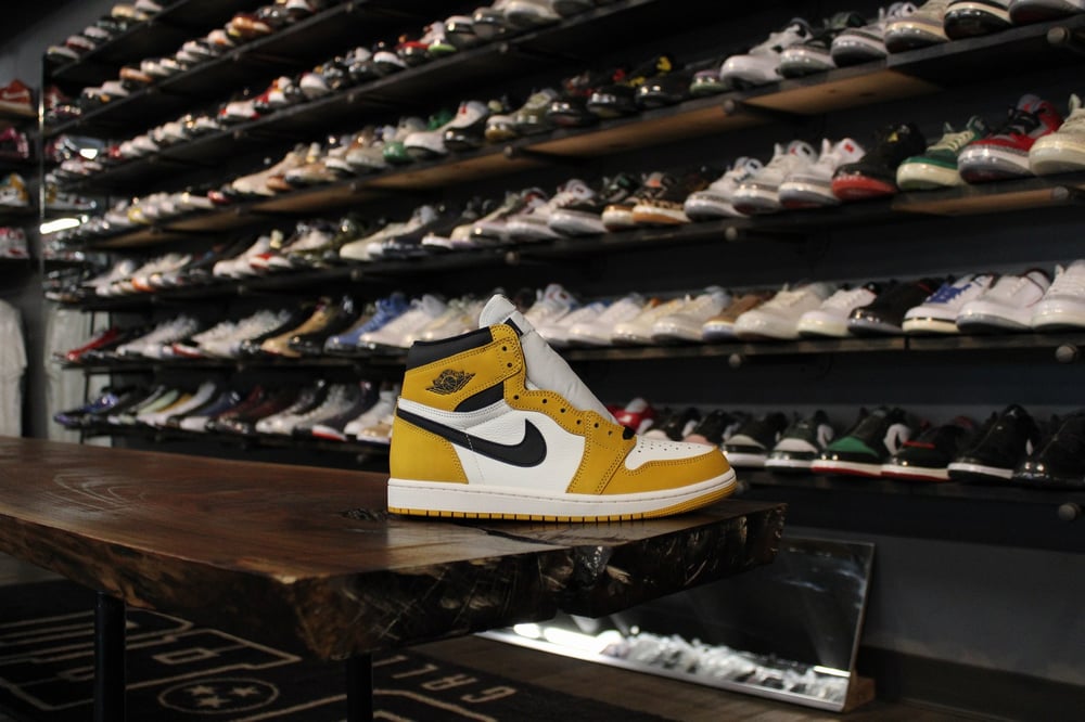Air Jordan I (1) High OG "Yellow Ochre"