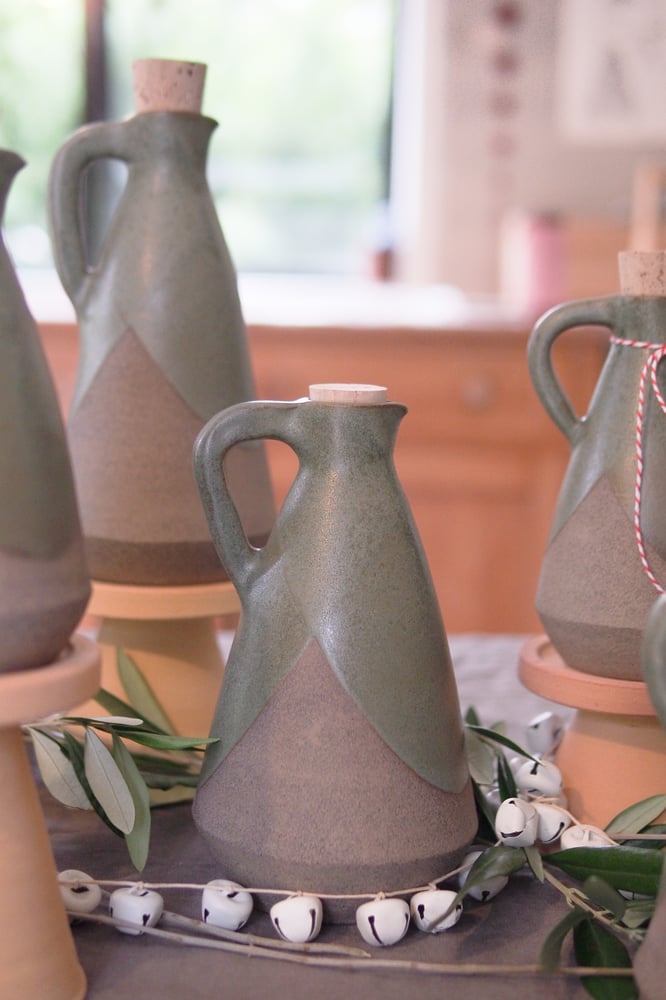 Image of Olive oil bottle - Pouriuri (two sizes)