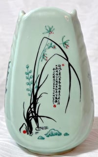 Image 1 of Antique 1900 Rare Chinese Qing Dynasty Scallop-Edge Vase