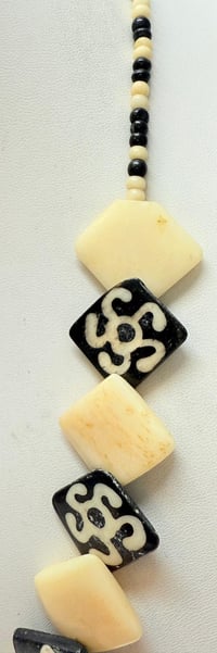 Image 2 of Vintage 1950s African Antler Batik Design Black &amp; White Necklace