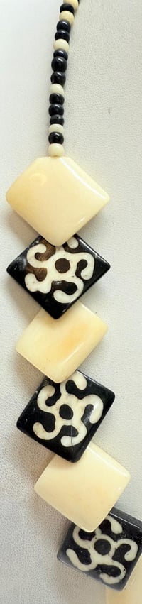 Image 3 of Vintage 1950s African Antler Batik Design Black &amp; White Necklace