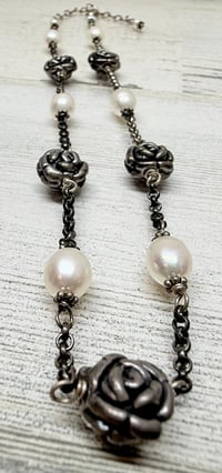 Image 2 of Vintage 1990s 925 Silver Rose &amp; Freshwater Pearl Necklace