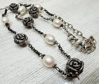 Image 3 of Vintage 1990s 925 Silver Rose &amp; Freshwater Pearl Necklace