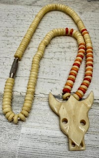 Image 4 of Vintage 1960s Carved &amp; Dyed Antler Cow Skull Necklace 9.5"