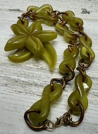 Image 5 of Vintage 1940s Avocado Green Bakelite Floral Pendant/Bead &amp; Gold Tone Necklace