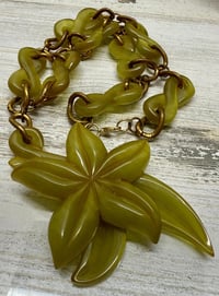 Image 6 of Vintage 1940s Avocado Green Bakelite Floral Pendant/Bead &amp; Gold Tone Necklace
