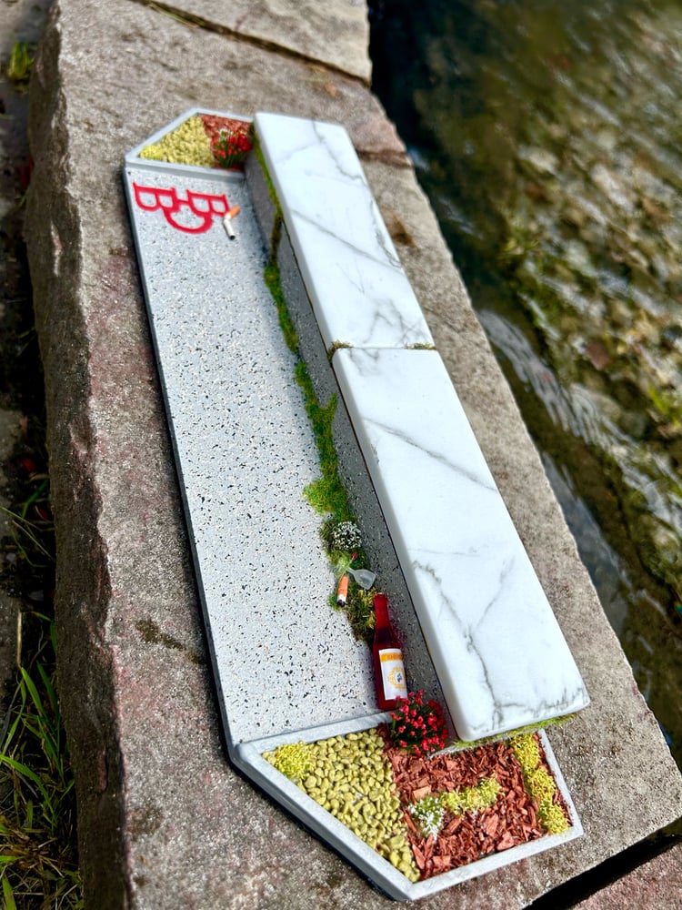 Image of Park Ledge (Red Mulch)