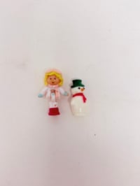 Image 9 of Ensemble bracelet et Polly Pocket coeur de Noël rouge 2 persos