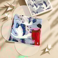 Image 5 of PAÑUELO ILUSTRADO SADAKO Y LAS MIL GRULLAS