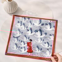 Image 2 of PAÑUELO ILUSTRADO SADAKO Y LAS MIL GRULLAS