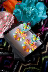 Image 5 of  Deli Earrings - Hearting the Rainbow - Petites boucles brodées - Fermoirs Argent 925