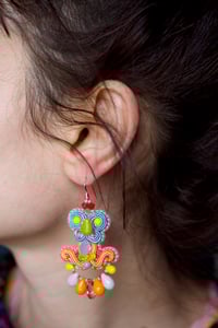 Image 4 of  Deli Earrings - Hearting the Rainbow - Petites boucles brodées - Fermoirs Argent 925